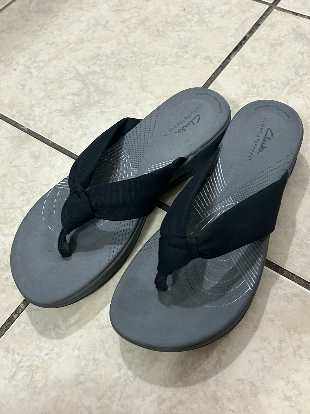 Clarks Cloudsteppers Black and Gray Wedge Thong Sandals